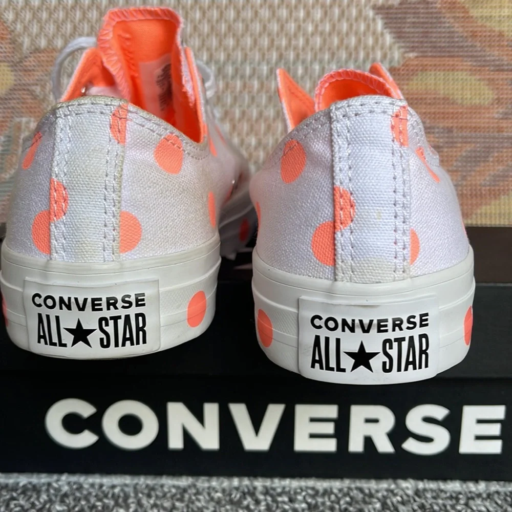 Converse WMNS 560629F
CTAS OX
WHITE/CRIMSON PULS Sneakers - Picture 14 of 16